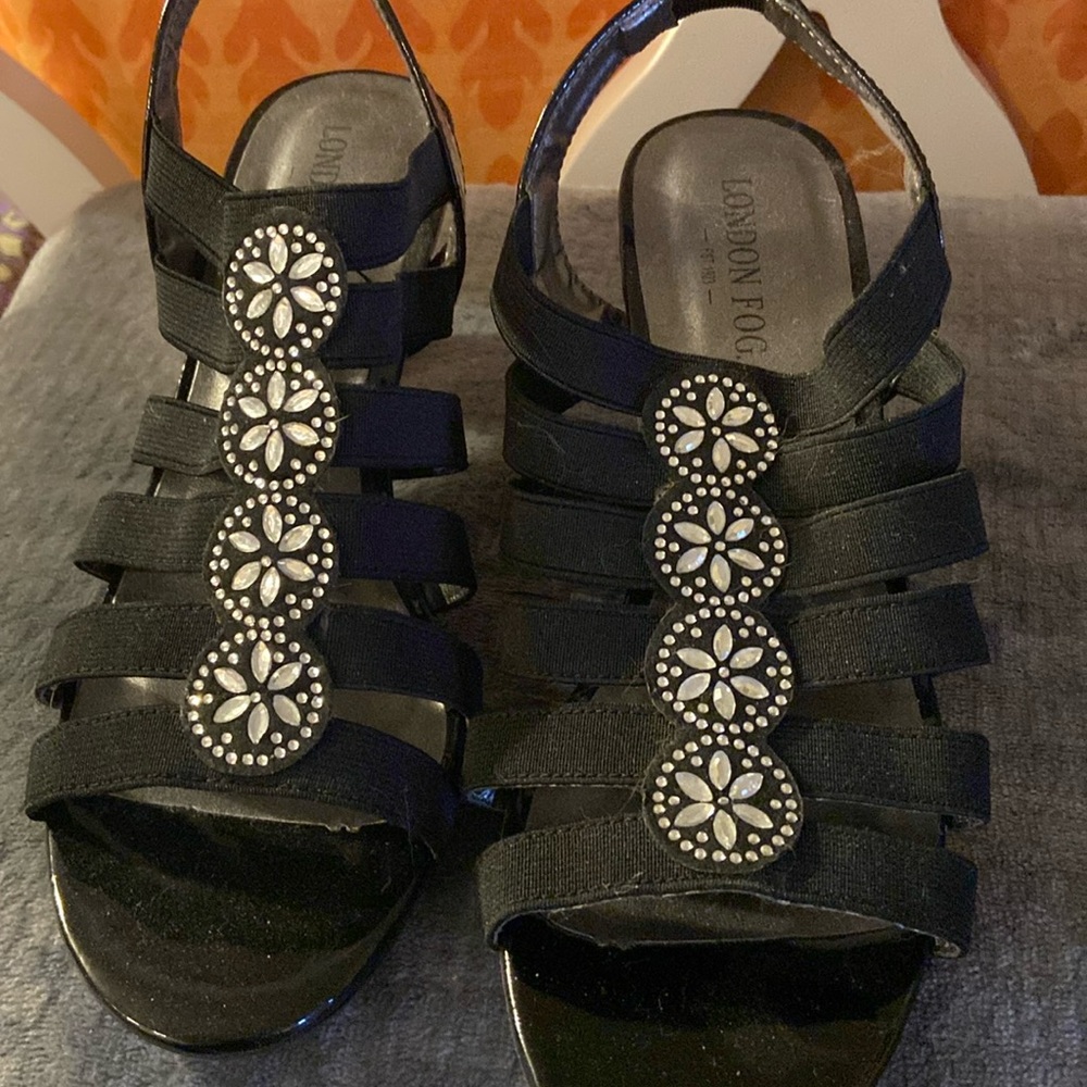 Black low heel shoes